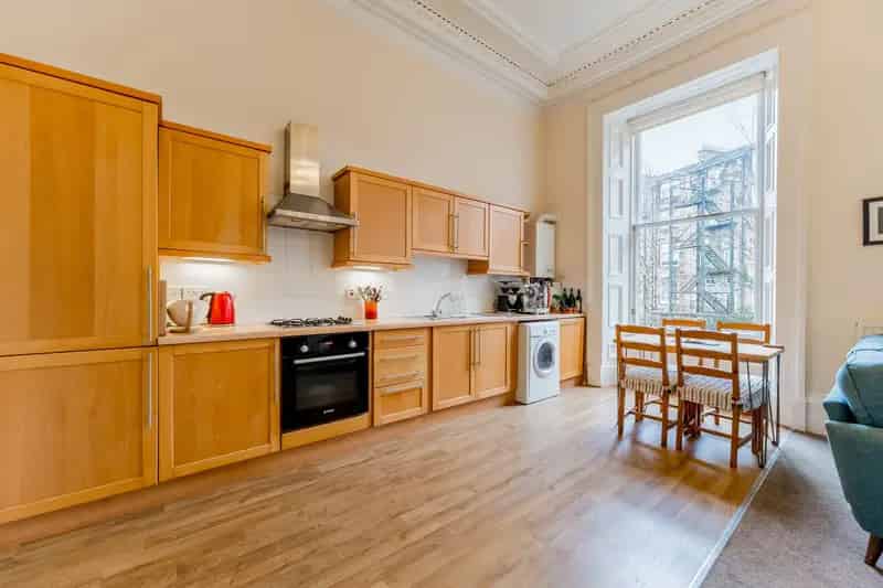 Spacious 1-Bedroom Flat in Glasgow's Park District