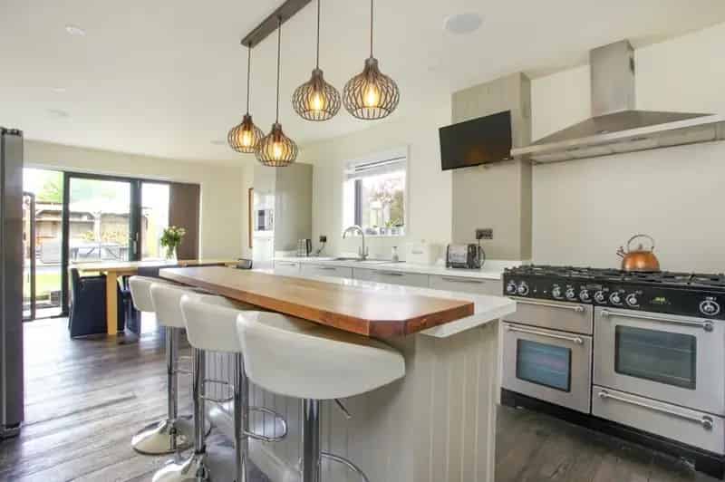 4 bedroom Detached House for sale, Densole, Kent, CT18