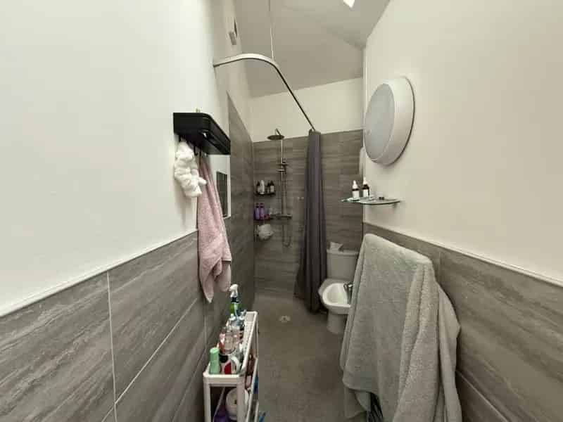 1 Bedroom Mezzanine Flat St George