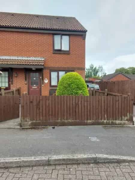 2 Bedroom House Near Park Train Station Shops