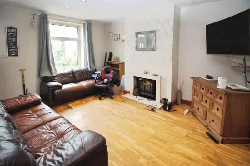 3 bedroom Mid Terrace House for sale, Huddersfield, West Yorkshire, HD4