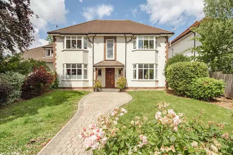 2 Bedroom Flat for Sale Westbury on Trym No Onward Chain