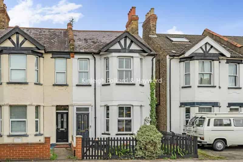 Three Bedroom Semi Detached House with 25ft Open Plan Living Space