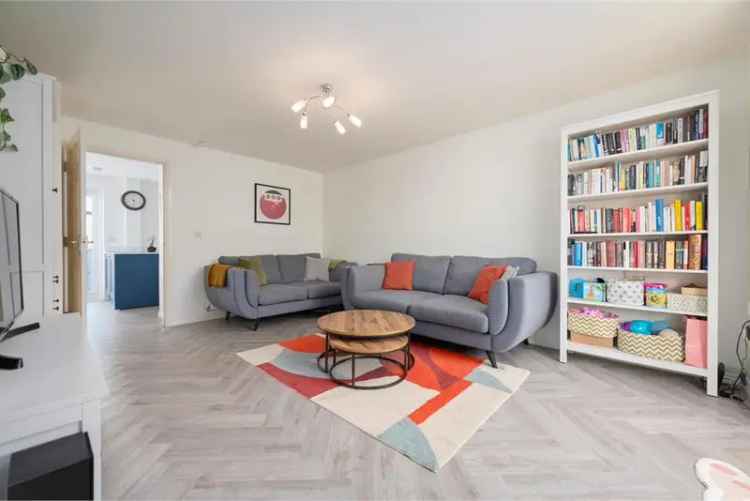 3 Bed Townhouse Near Amenities
