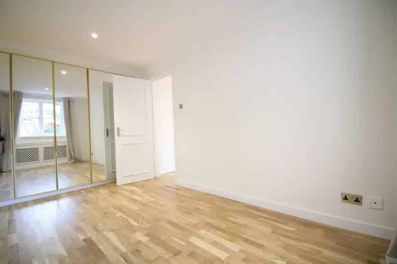 1 Bedroom Apartment Brompton Park Luxury Apartment with Parking