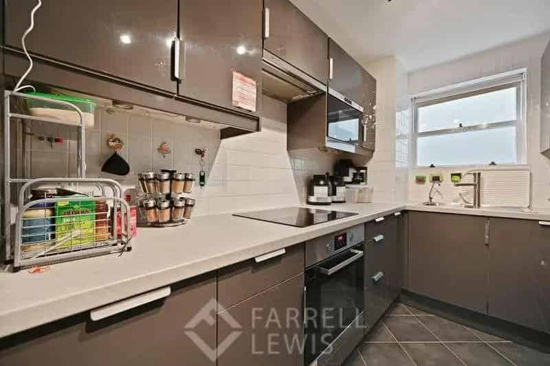 1 Bed Flat for Sale in Kensington - Stylish Refurbished Apartment