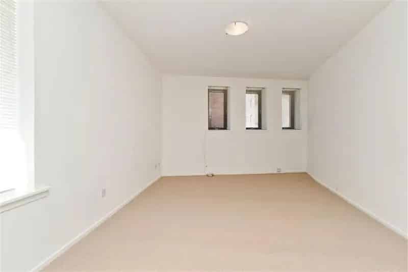 2 Bed Flat Ground Floor with 1 Reception Room Near Shore