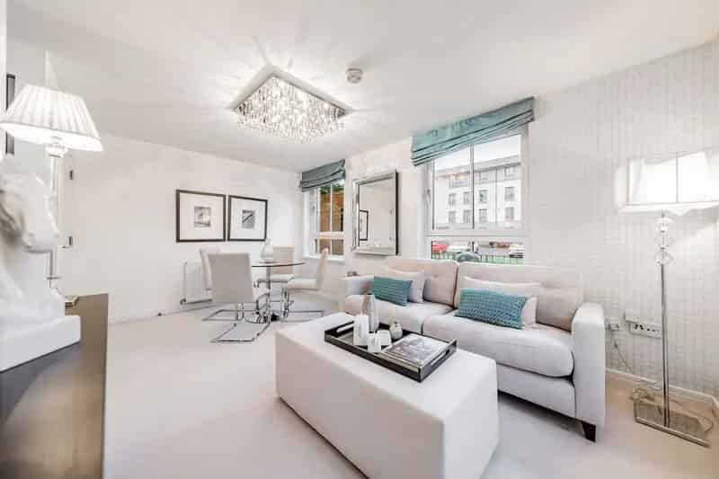 Two Bedroom Apartment Near Amenities and Transport