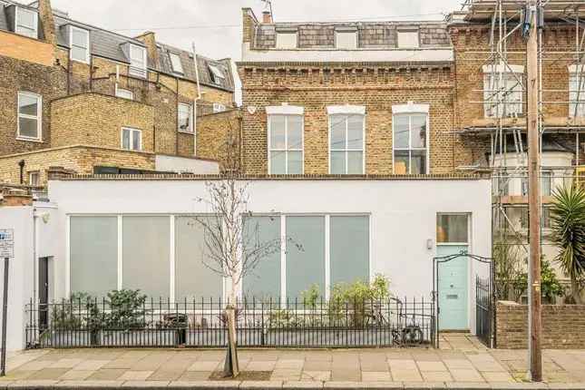 Spacious 3-Floor Semi-Detached House in Maida Vale