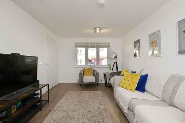 4 Bed Detached House with 2 Reception Rooms