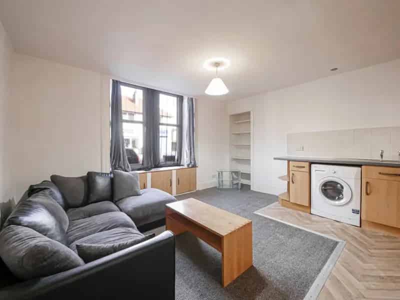 2 bedroom Flat
 To Rent