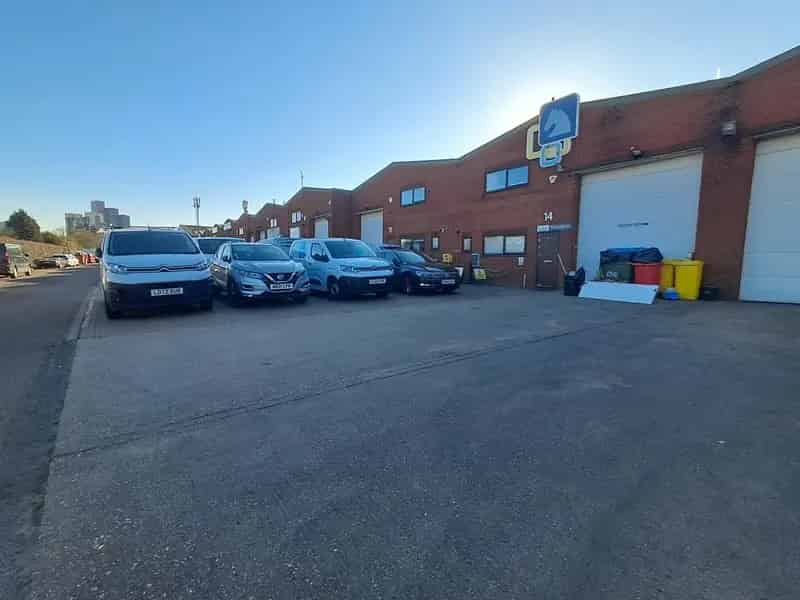 Mid Terrace Industrial Unit Steel Frame 7 Parking Spaces