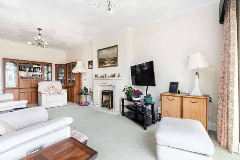 3 Bed Detached House For Sale South Facing Garden New Roof Off Road Parking