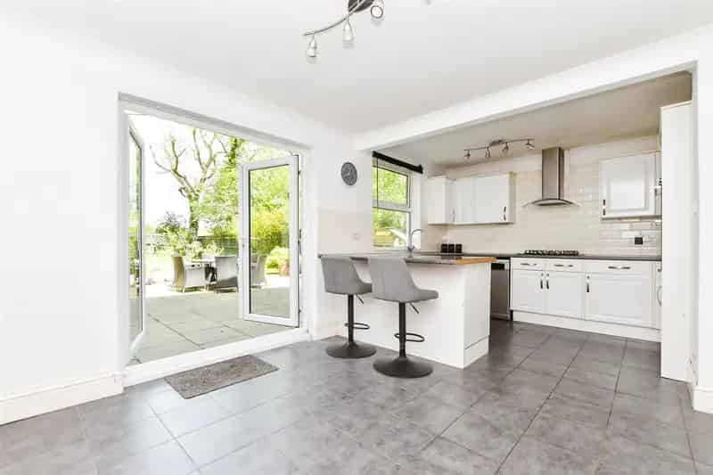 5 Bedroom Detached House for Sale Near Park