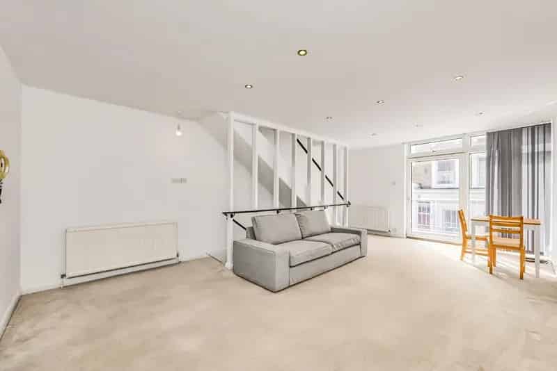 3 Bedroom 2 Bathroom House Earls Court