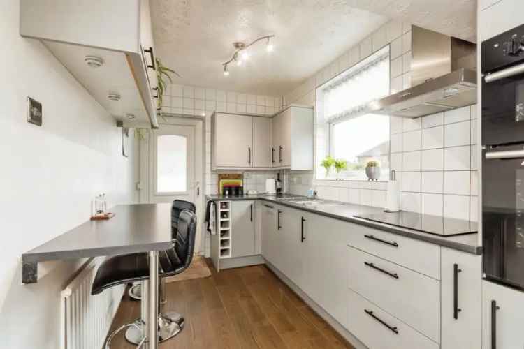 Spacious 3-Bed Family Home NG8 Modern Kitchen Garage Driveway