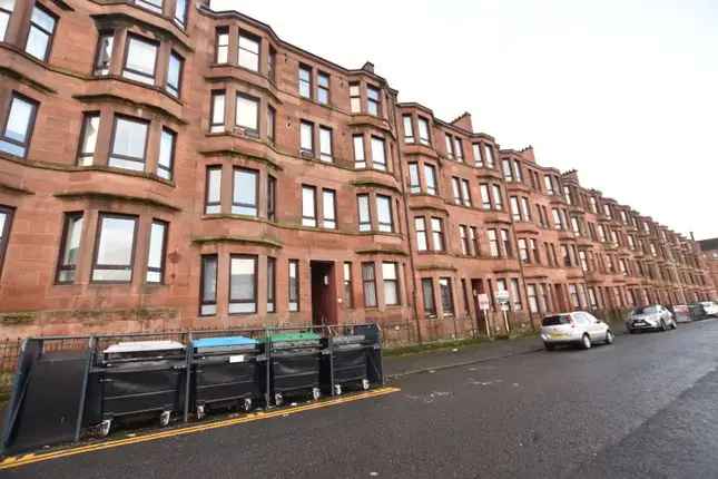 Flat to rent in Walter Street, Glasgow G31