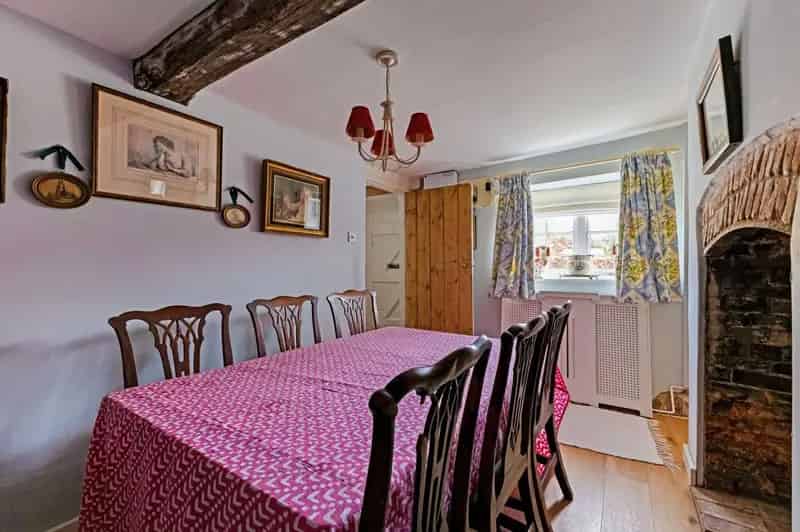 4 Bedroom Semi-Detached House for Sale near Marlborough
