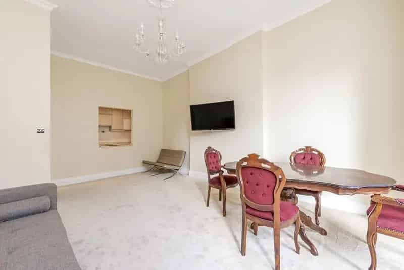 2 Bedroom Apartment near Kensington Olympia Station