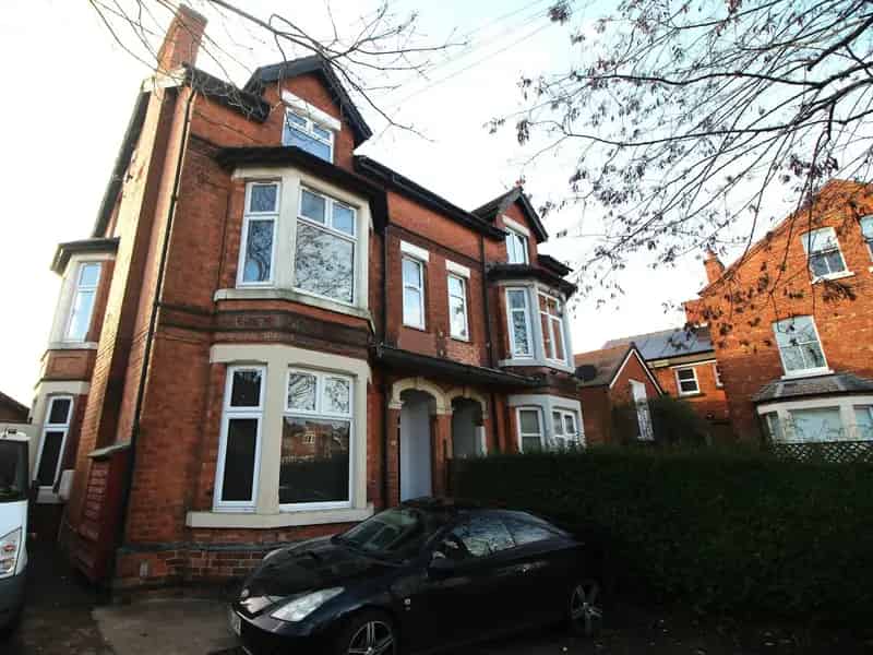 Refurbished 2-Bedroom Flat West Bridgford