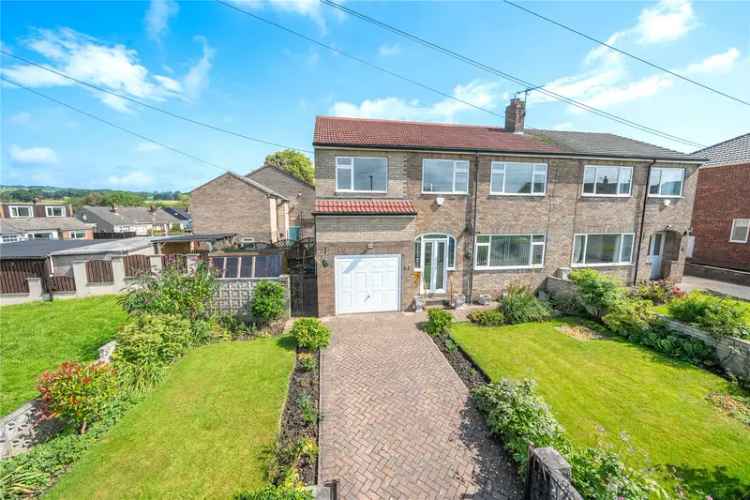 House For Sale in Leeds, England