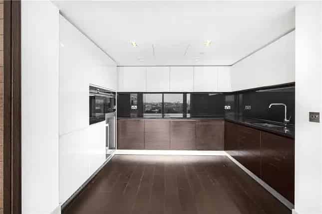 Large Modern Apartment with Panoramic River Views