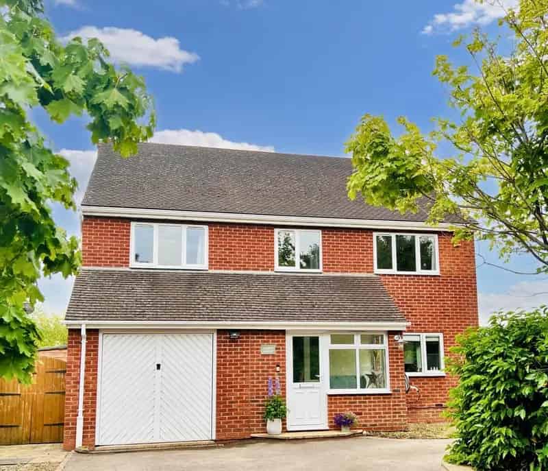 6 Bedroom Detached House for Sale in Gloucestershire