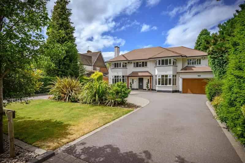 5 Bedroom Detached House for Sale