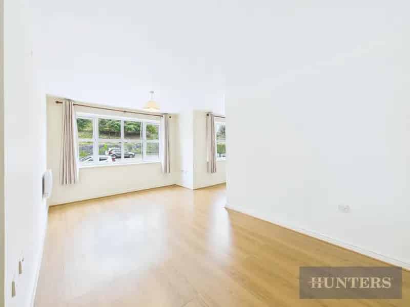 2 Bedroom Flat For Sale in Scarborough