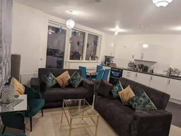 2 Bedroom Apartment with Balcony and Free Parking