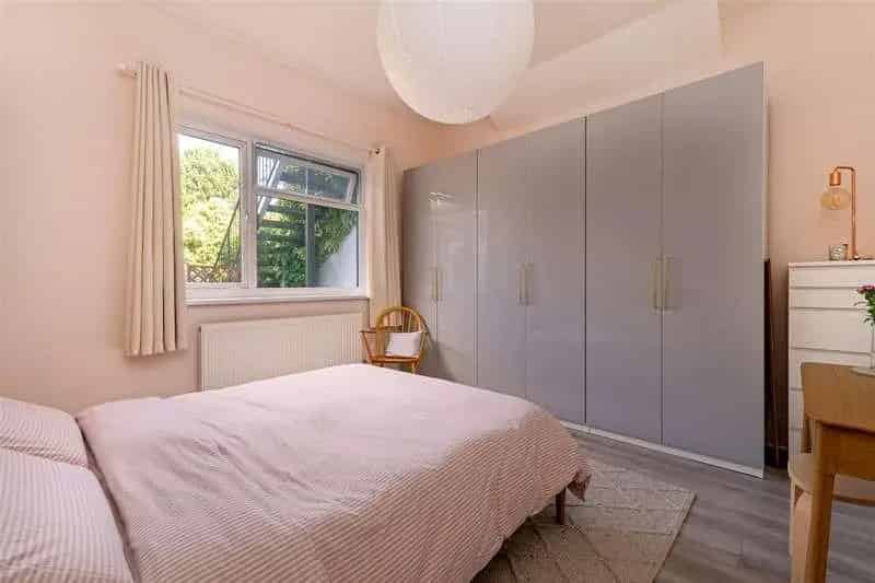 2 bed flat for sale