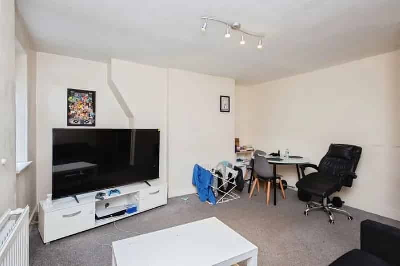 2 Bedroom Flat for Sale Salford Near MediaCity