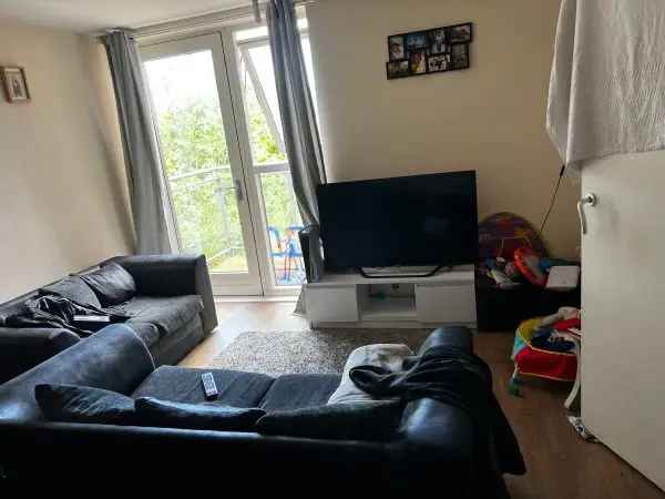 Flat For Rent in Crawley, England