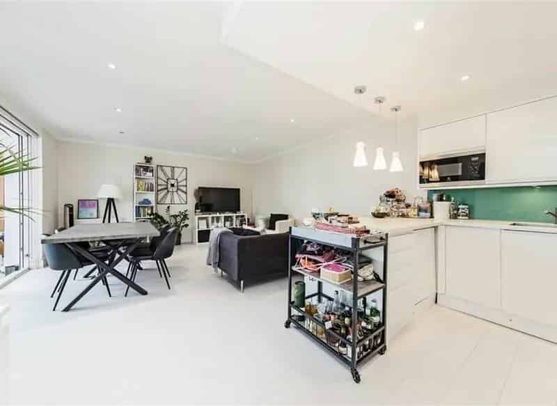 Two Bedroom River Thames View Apartment St Hilda's Wharf