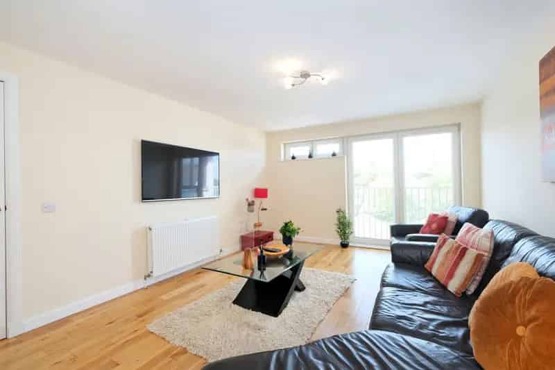 Aberdeen City Centre 2-Bed Apartment with City Skyline Views