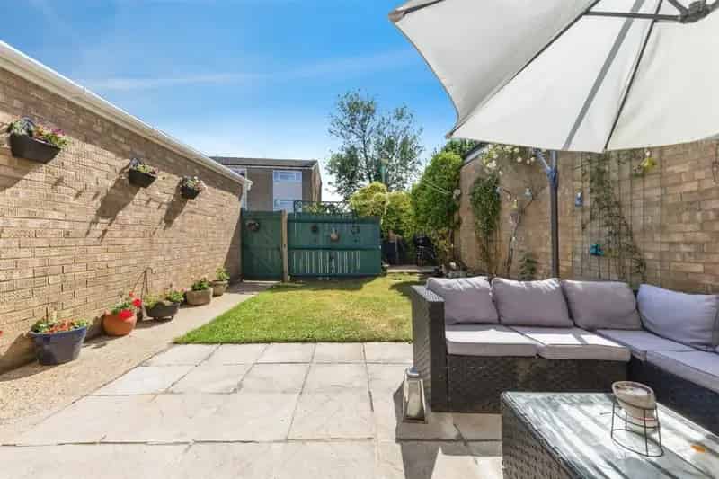 3 Bed House Near Stevenage Town Centre Garage Driveway