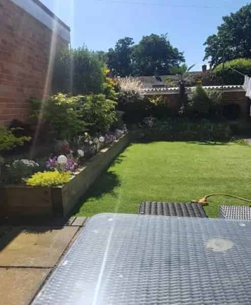 2 Bedroom House with Garden in Quiet Neighborhood