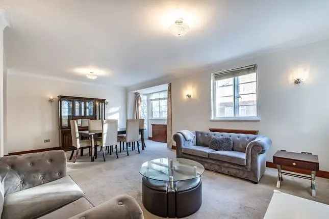 Flat to rent in Pembroke Road, London W8