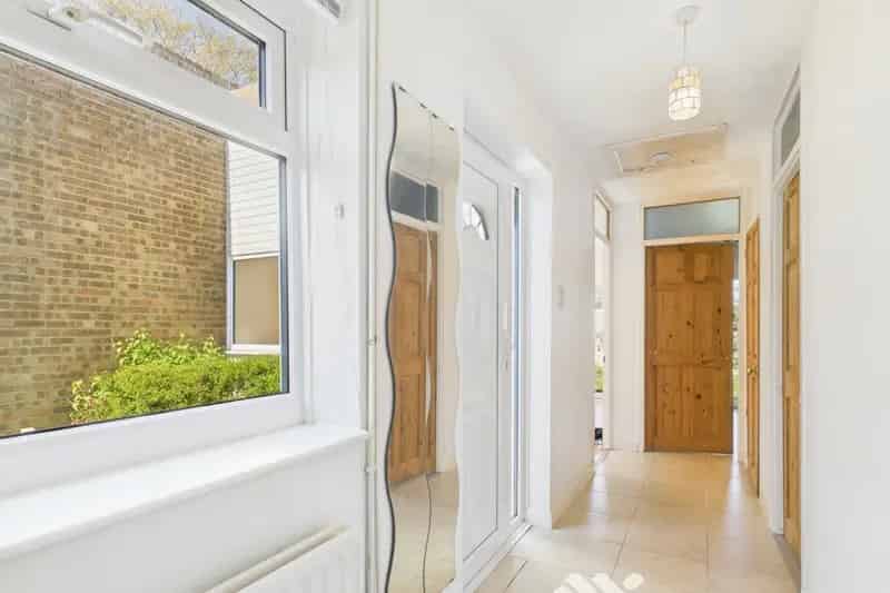 2 Bed Semi-Detached Bungalow Freehold No Onward Chain