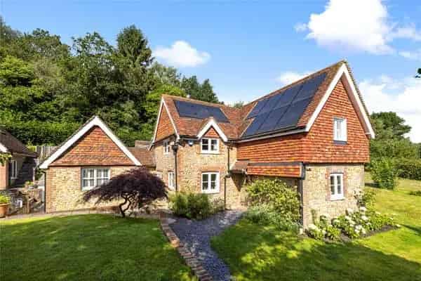 4 Bedroom Character Home Surrey Hills