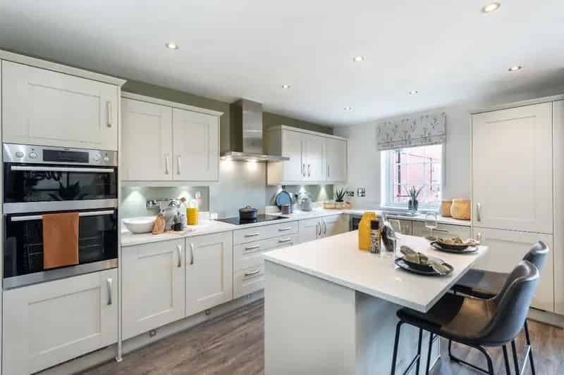 5 bed house for sale