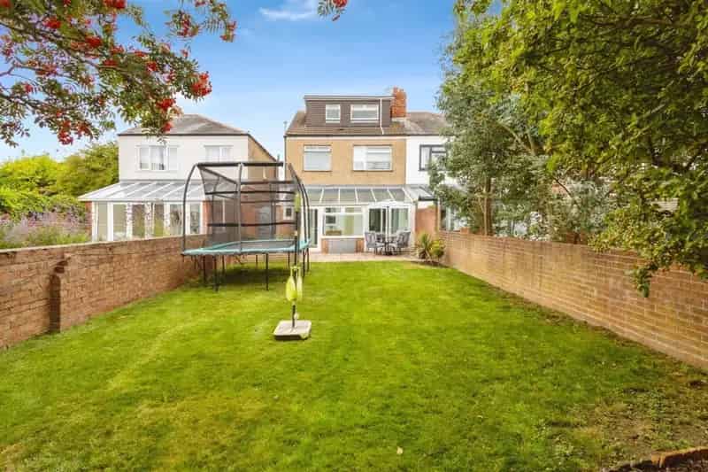 3 Bed Family Home with Garden