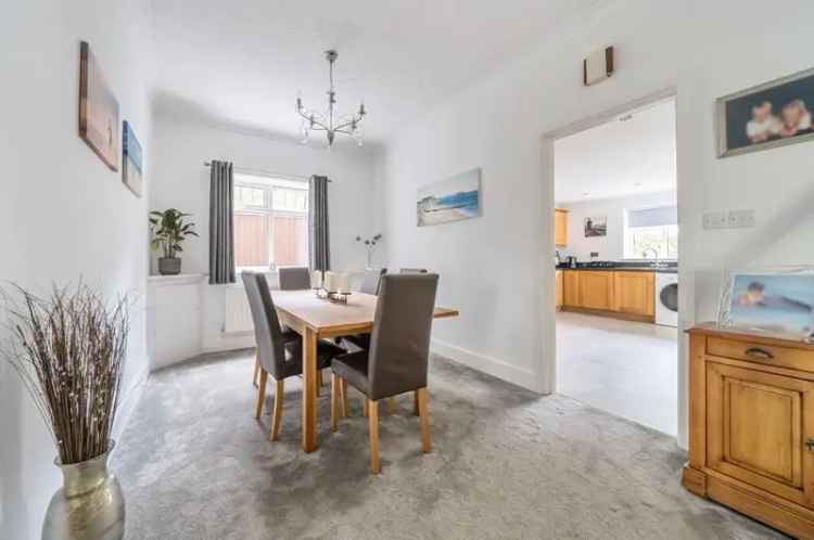 4 Bedroom Detached House for Sale in Queens Park