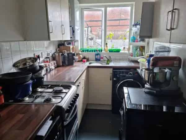 4 Bed or 3+4 Bed House in Coulsdon - Family Home Sought