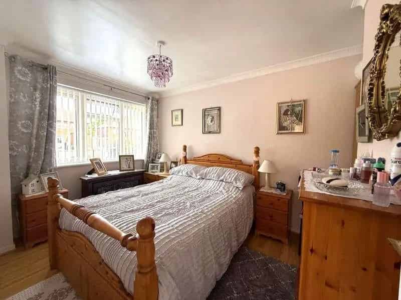 3 Bed Semi-Detached House for Sale