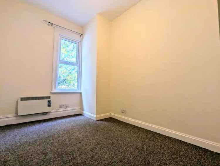 4 Bedroom Student Apartment Available July