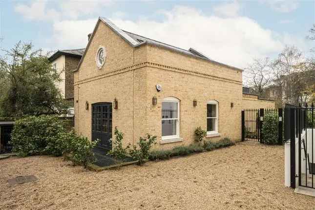 Semi Detached House for Sale in Park Hill Clapham