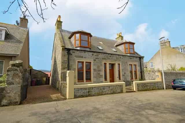 5 Bedroom Detached House for Sale in Cullen