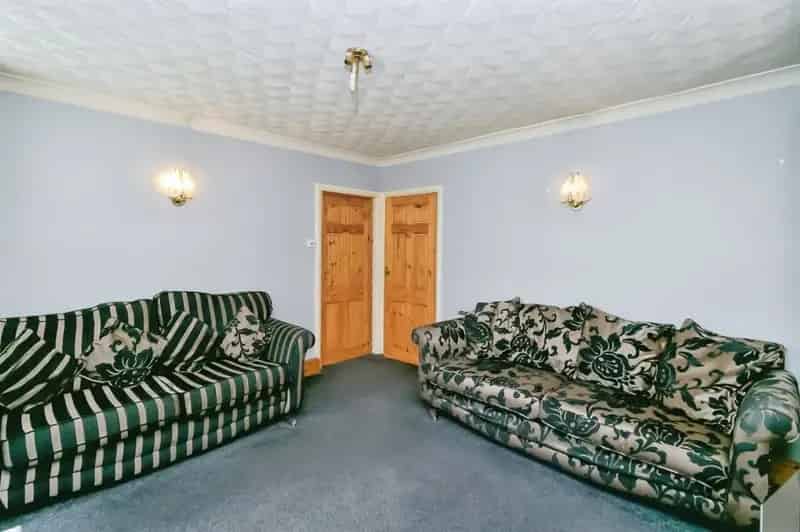 3 Bedroom Semi Detached House Near Amenities and Schools