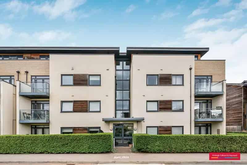 2 Bedroom Apartment Mill Hill East Private Balcony